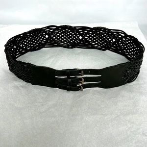 This is a beautiful 90’s vintage betsey Johnson woven leather belt size large.